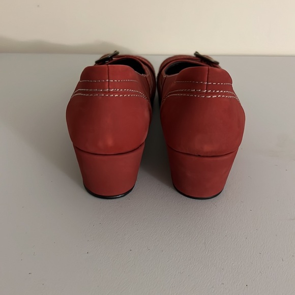 Josef Seibel Red Suede Buckle Wedge - NWOT - Picture 4 of 7